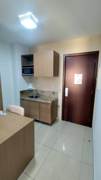 Copa com micro-ondas e bancada, apart-hotel The Sun, beira do Lago