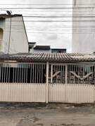 Portão e garagem coberta, casa no Riacho Fundo I