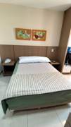Cama de casal com cabeceira, apart-hotel The Sun, beira do Lago